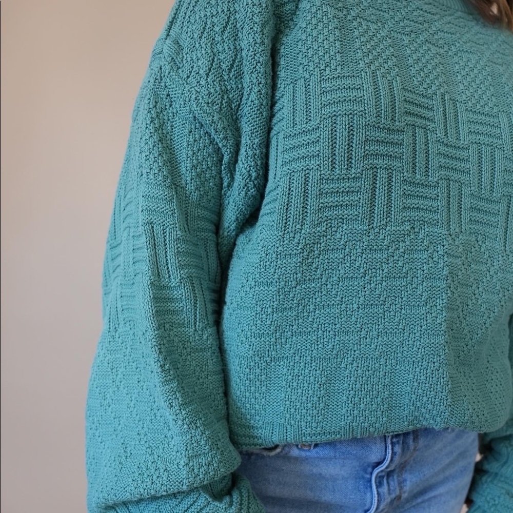 Vintage sweater perfect color for spring 😊